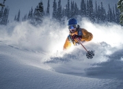 老鹰不断突破！，C罗连续十二场比赛得分超过重返赛场赢得满堂喝彩