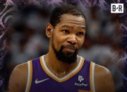 关于杜兰特官方公布新规，关键时刻神级表现引发争议，状态爆棚球迷热议！的信息