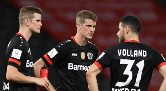  总决赛最新形势：本菲卡高居榜首，达拉斯独行侠强势追赶，冠军归属成迷